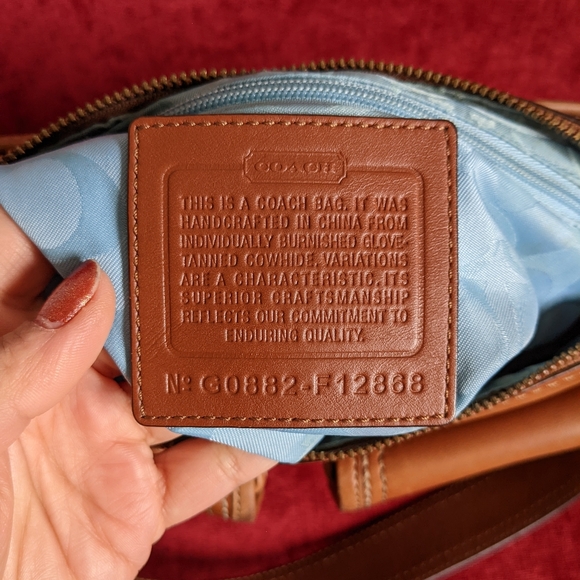 SOLD - Gorgeous Preloved Coach Glovetanned Leather Shoulder Bag in a tan color - Picture 14 of 14